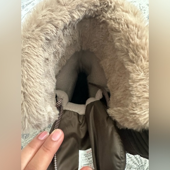 Northface Waterproof Boots - Picture 7 of 8